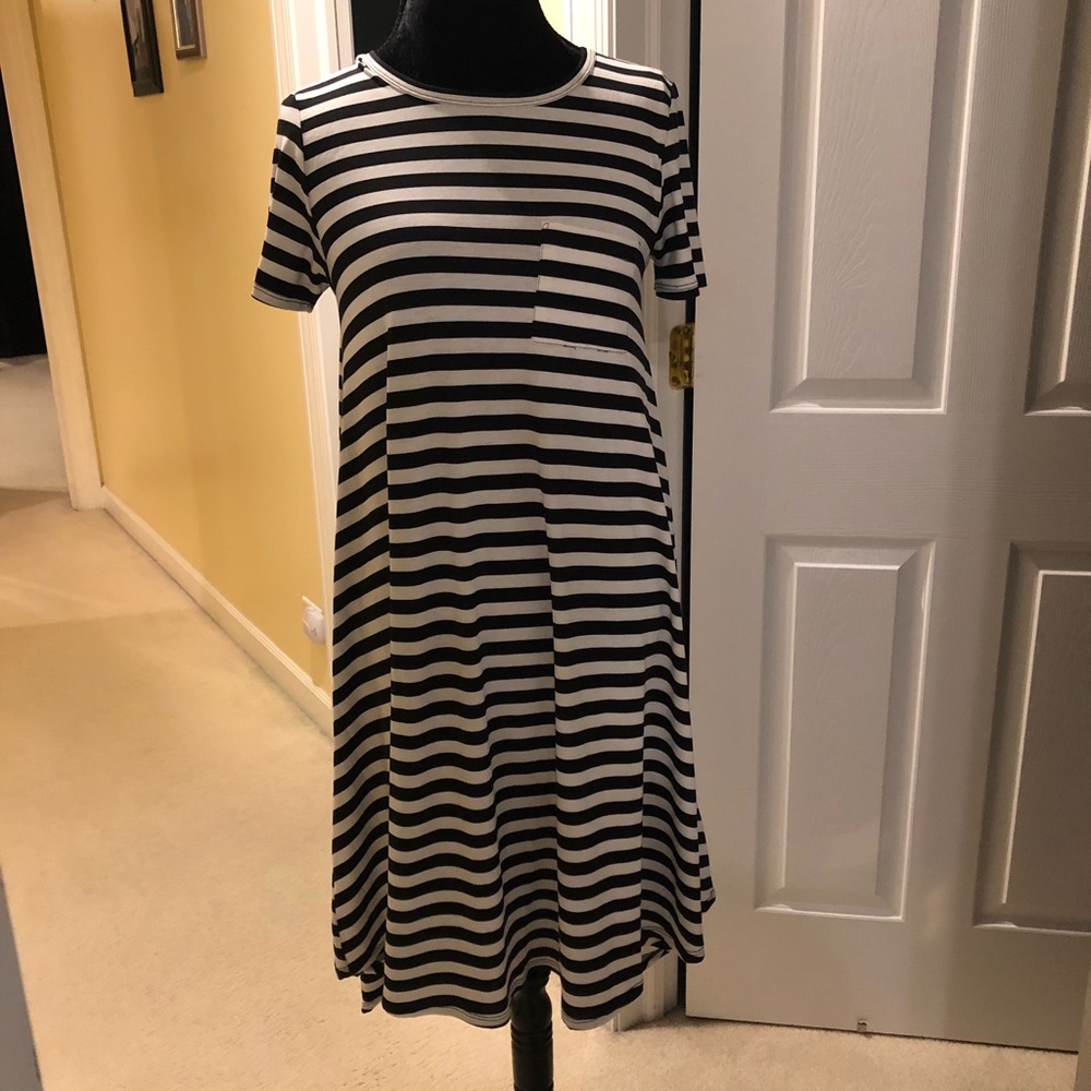 Lularoe Carly black and White